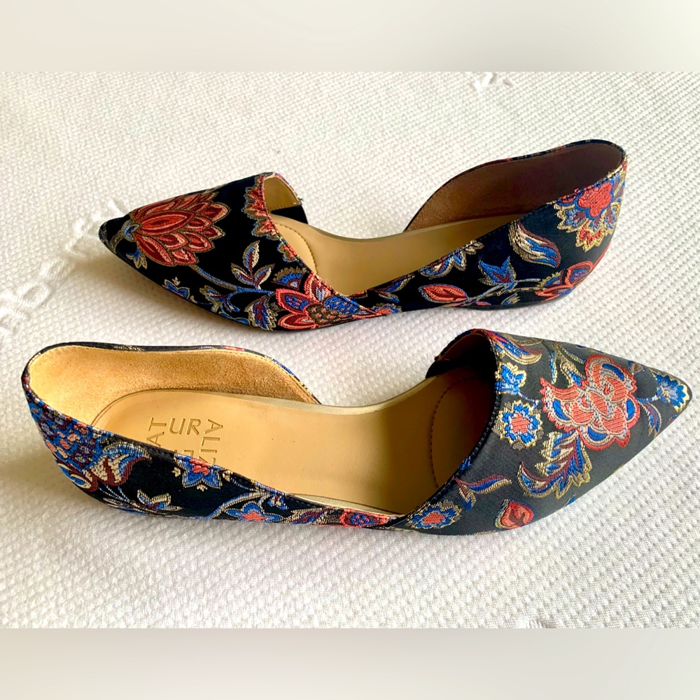 Naturalized size 10 black flats with floral print